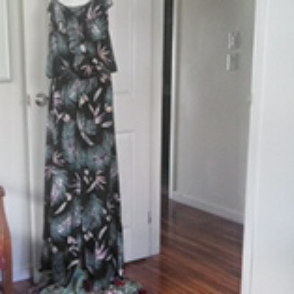 NWOT Long Blk Hawaiian Print Romper